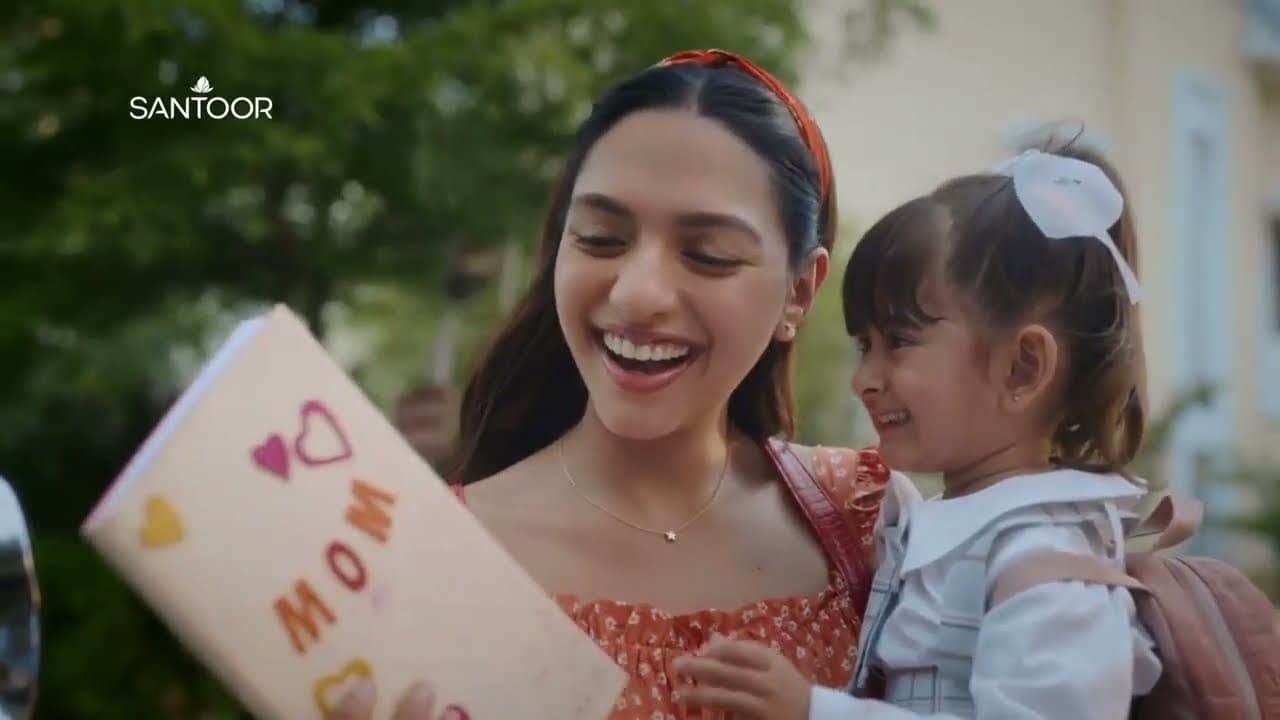 Santoor Young Soch campaign film - a mother and daughter with a handmade card